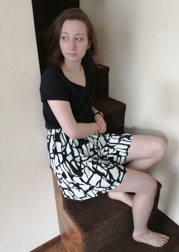 Minimalistic High-waist Flared Shorts with Elasticated Waistband