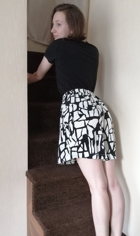 Minimalistic High-waist Flared Shorts with Elasticated Waistband