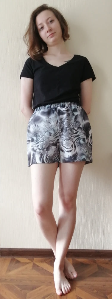 Minimalistic Shorts/ Hot-Pants with Elasticated Waistband