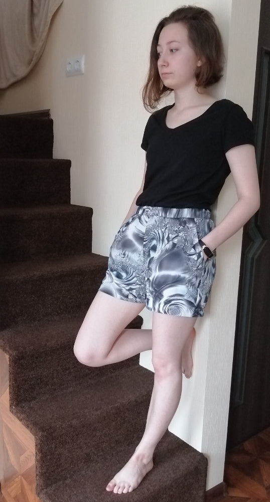 Shorts/ Hot-Pants with Elasticated Waistband & Side Pockets