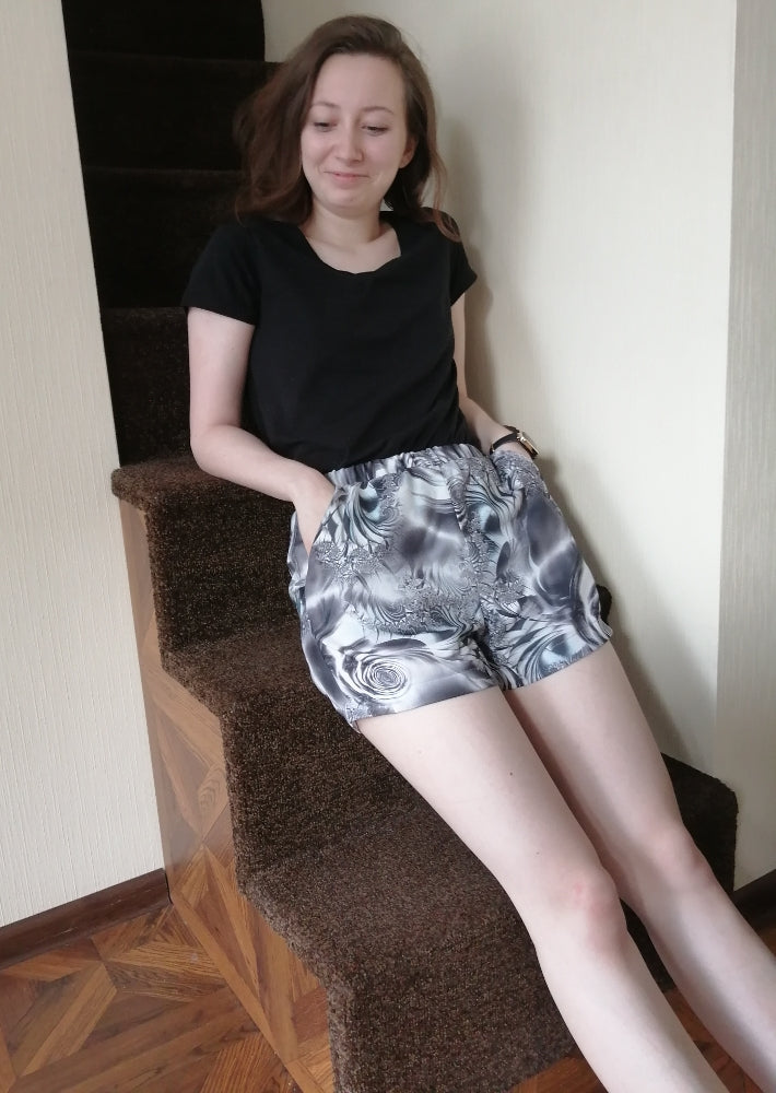 Shorts/ Hot-Pants with Elasticated Waistband & Side Pockets