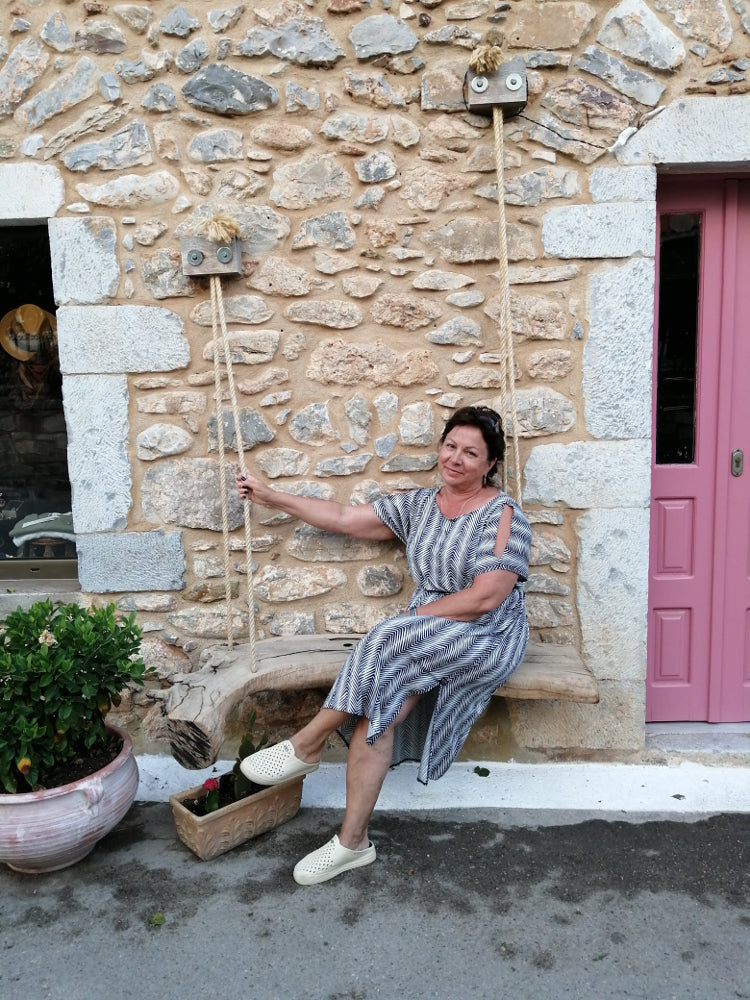 Loose-Fit Cold-Shoulder ONE-SIZE Caftan Dress / mc2-2005